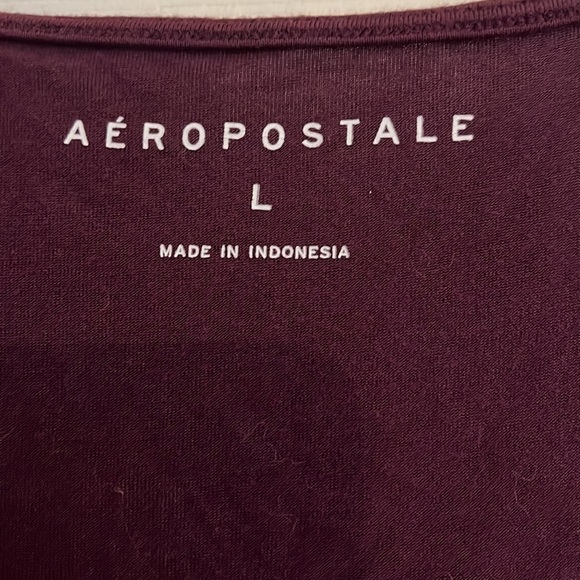 Aeropostale-large-plum cinch front, cropped blouse. V-neck top. Drawstring. - Picture 2 of 8